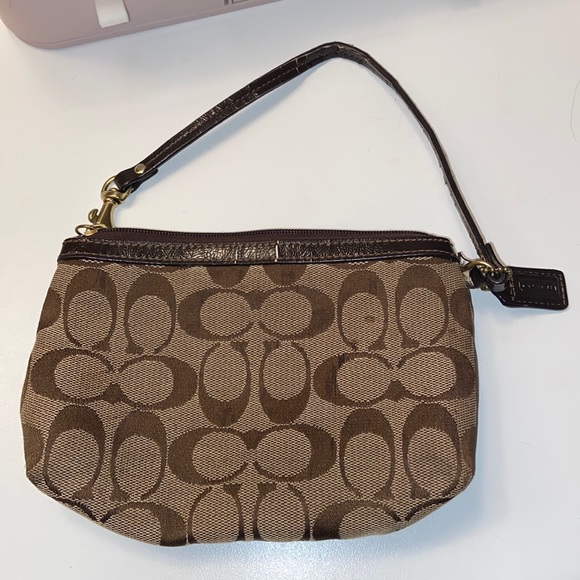 Vintage Coach wristlet - Picture 3 of 4